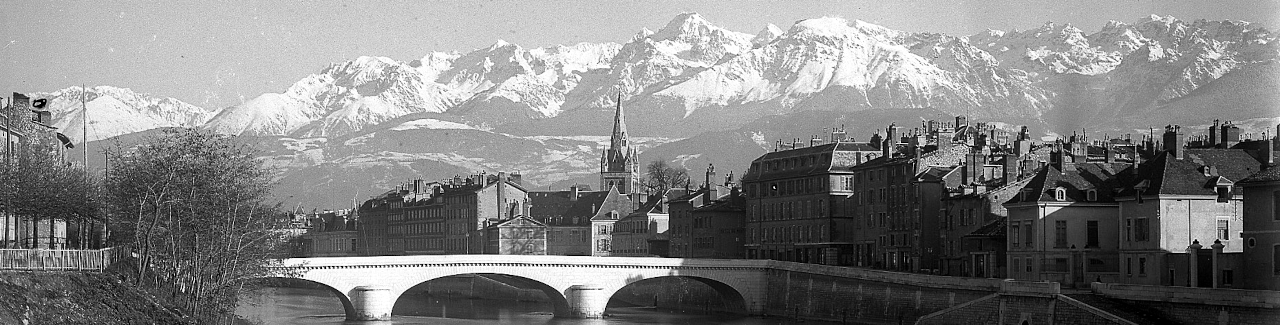 Photographie panoramique de Grenoble par Émile Duchemin