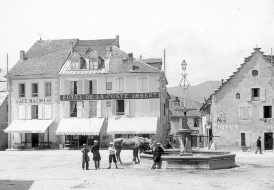 Villard-de-Lans. La place centrale. Photographie d'Emile Duchemin. Pv 8,5x10 Positif de projection 1914 B.276