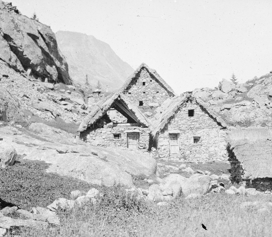 Vallée de la Lavey. Chalets du Sanchey. Photographie de Coutavoz. Pv 8,5x10 Positif de projection 1914 H.576