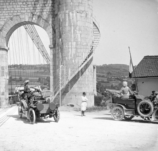 Pont suspendu de La Caille. Photographie de Speyer. Pv positif de projection 1914 I.123