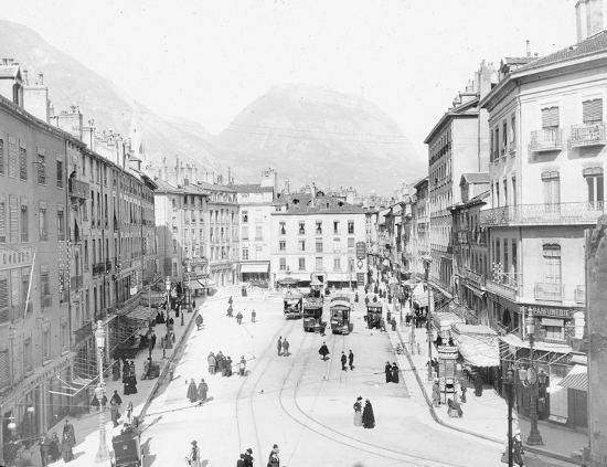 Grenoble. La nouvelle place Grenette. Photographie de Lucien Poulat. Pv positif de projection 1914 O.304